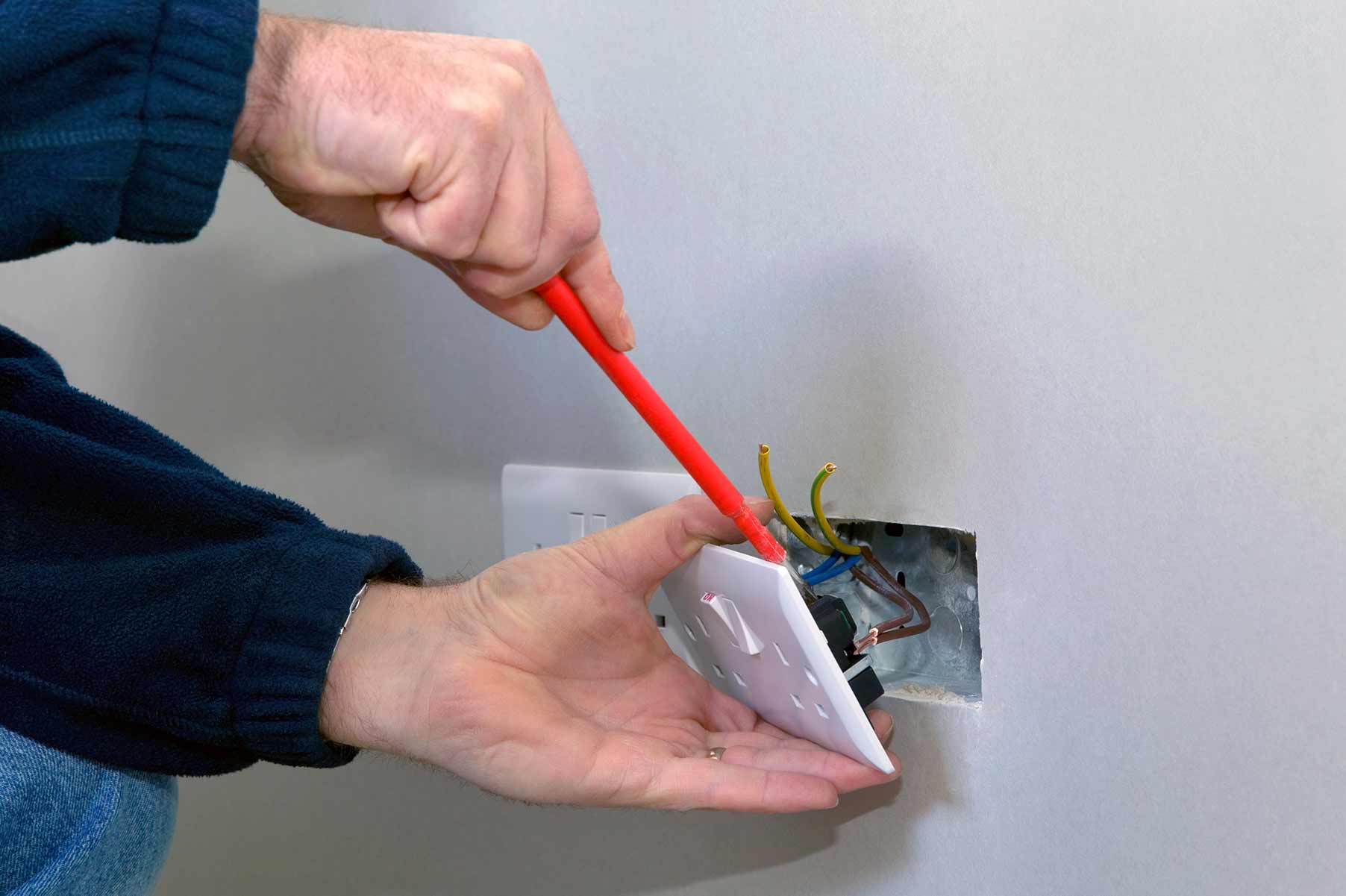 Our electricians can install plug sockets for domestic and commercial proeprties in Dewsbury and the local area. 
